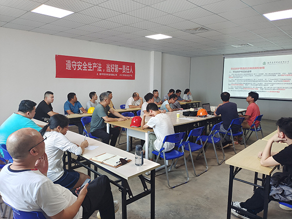 遵守安全生產(chǎn)法，當(dāng)好第一責(zé)任人